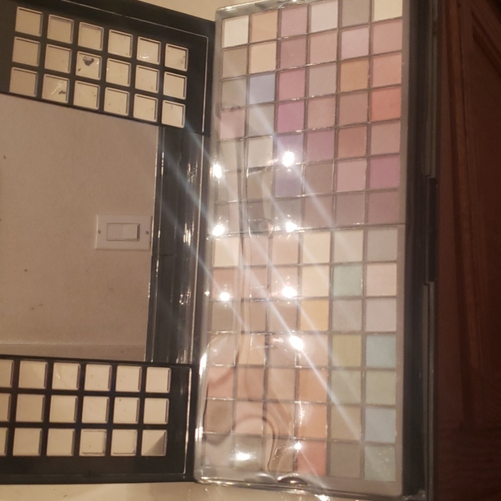 Eyeshadow palette